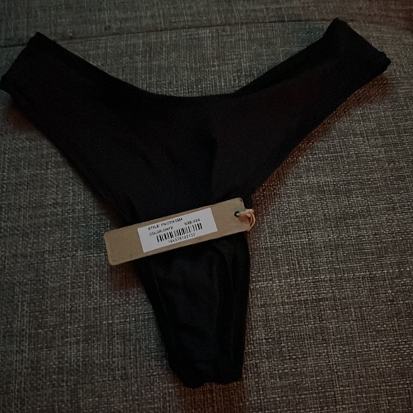 Skims Fit Everybody Thong - Picture 13 of 13